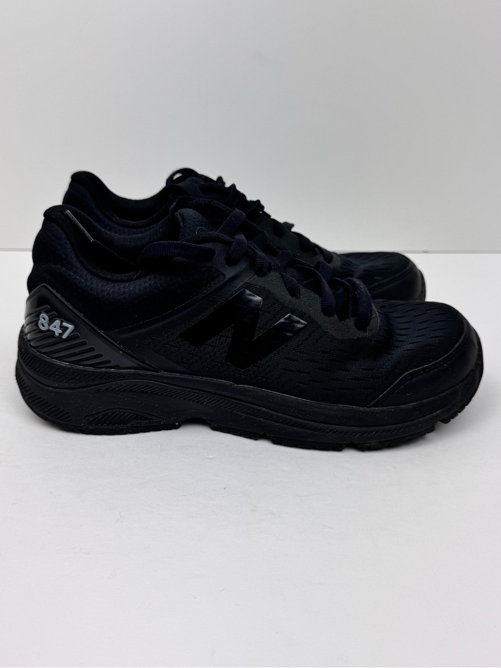 New Balance 847 walking shoe in an all-black colorway. Women’s size 8.5.